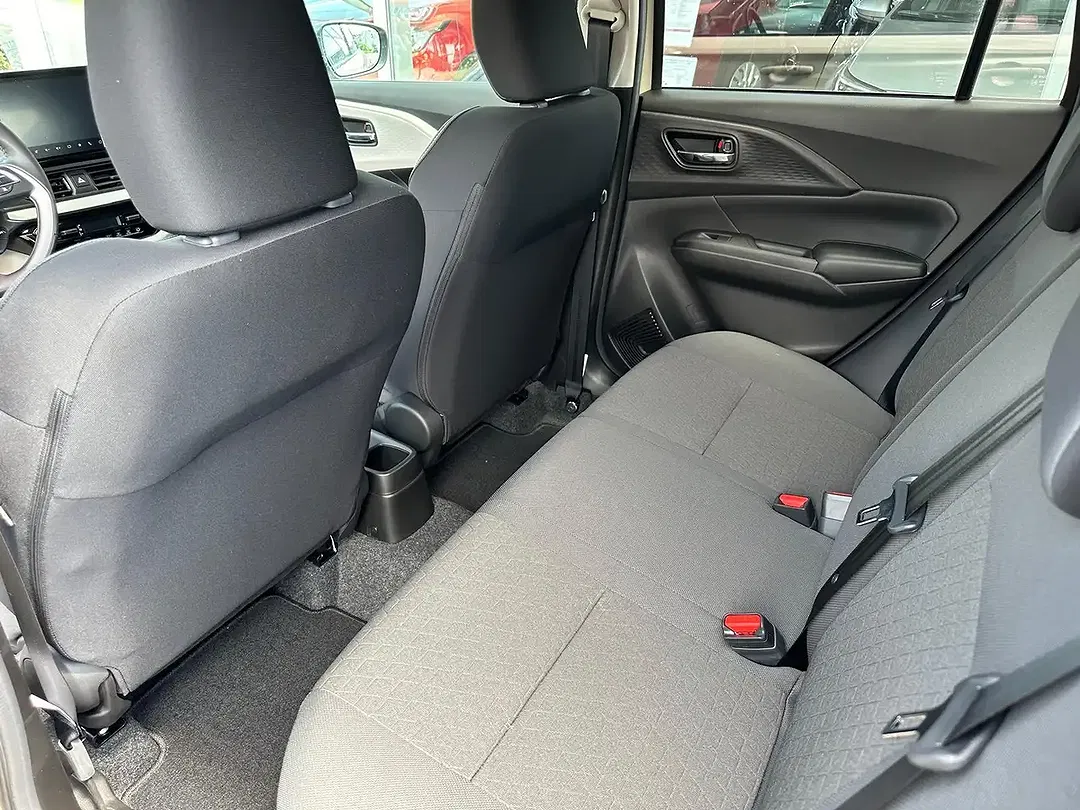 Suzuki Swift - Thumbnail 10