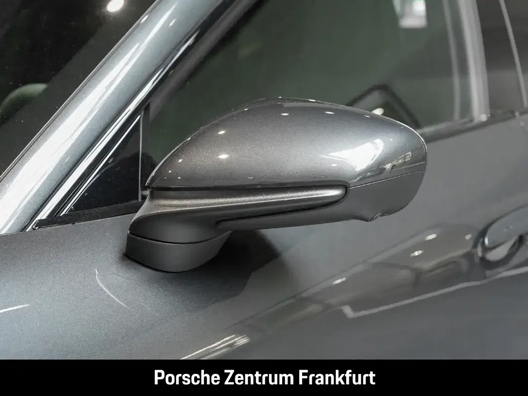 Porsche Taycan - Thumbnail 10