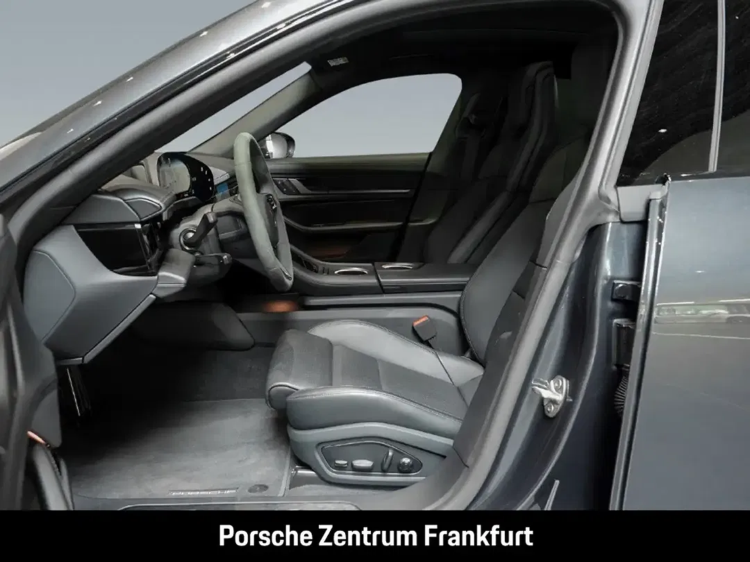 Porsche Taycan - Thumbnail 11