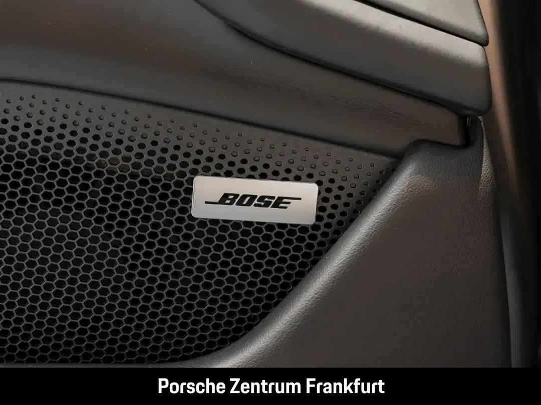 Porsche Taycan - Thumbnail 14