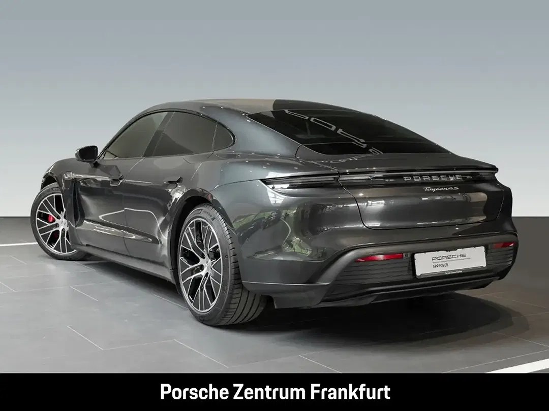 Porsche Taycan - Thumbnail 3