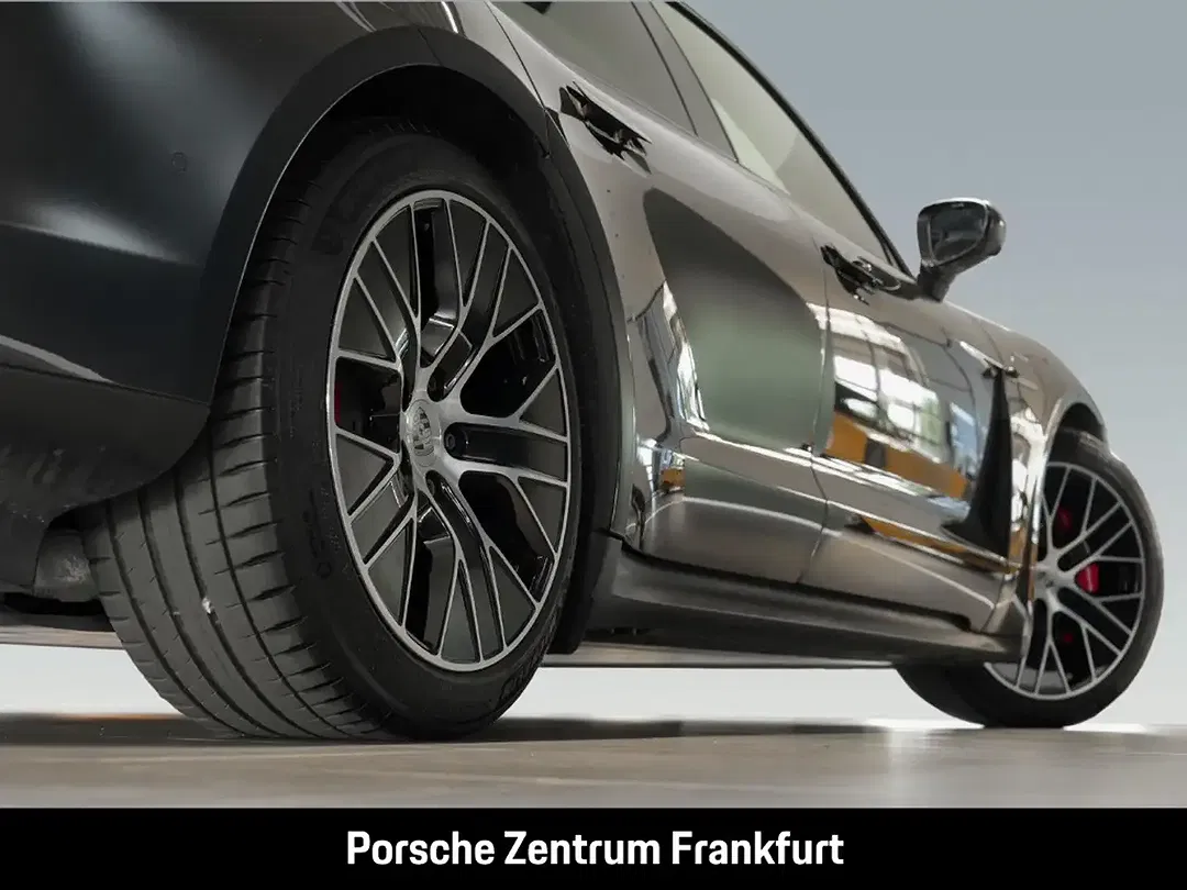 Porsche Taycan - Thumbnail 6