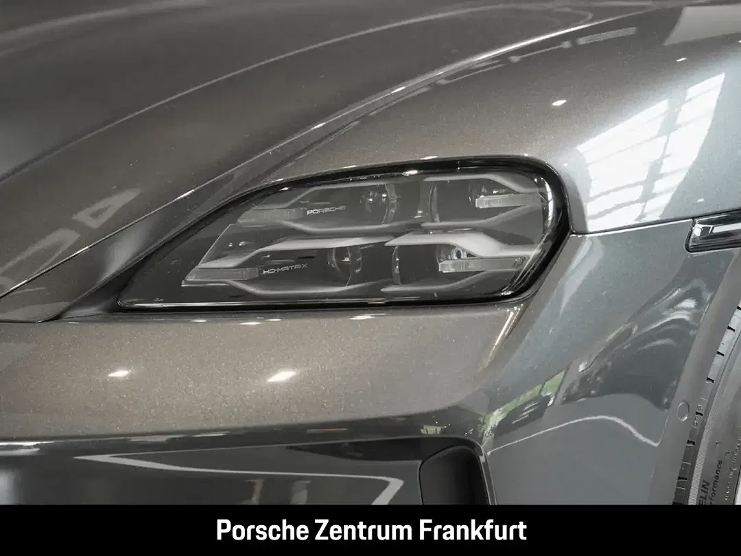 Porsche Taycan - Thumbnail 7