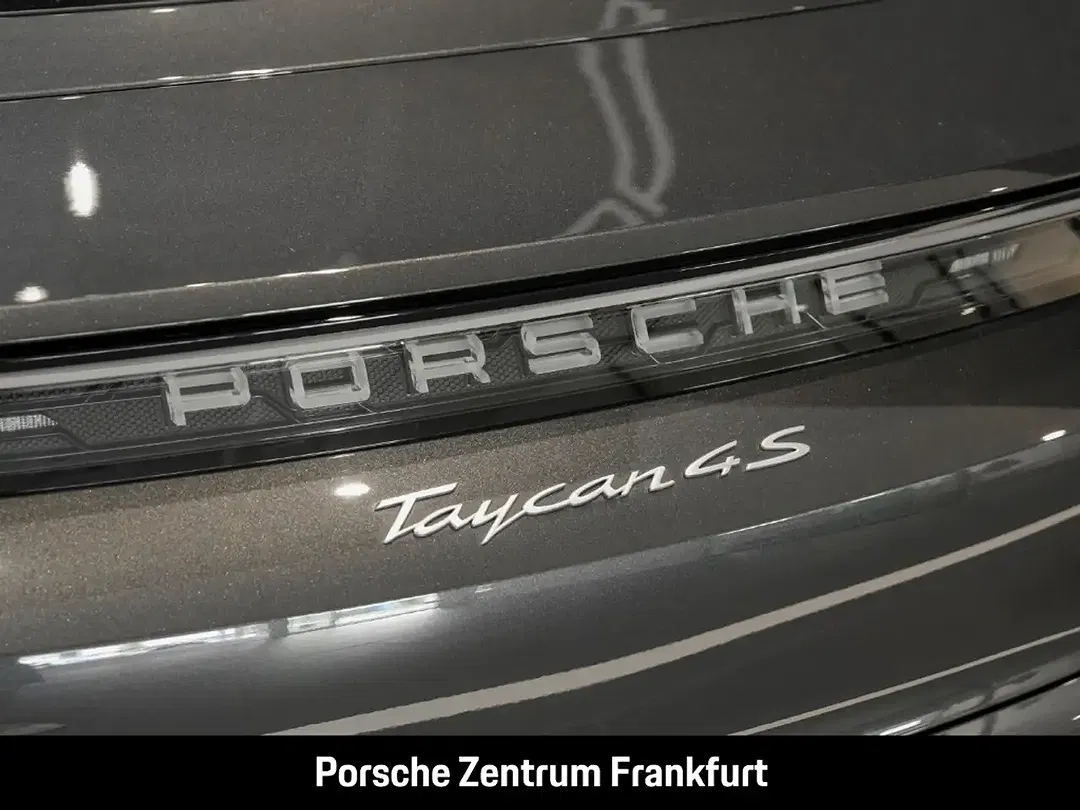 Porsche Taycan - Thumbnail 9