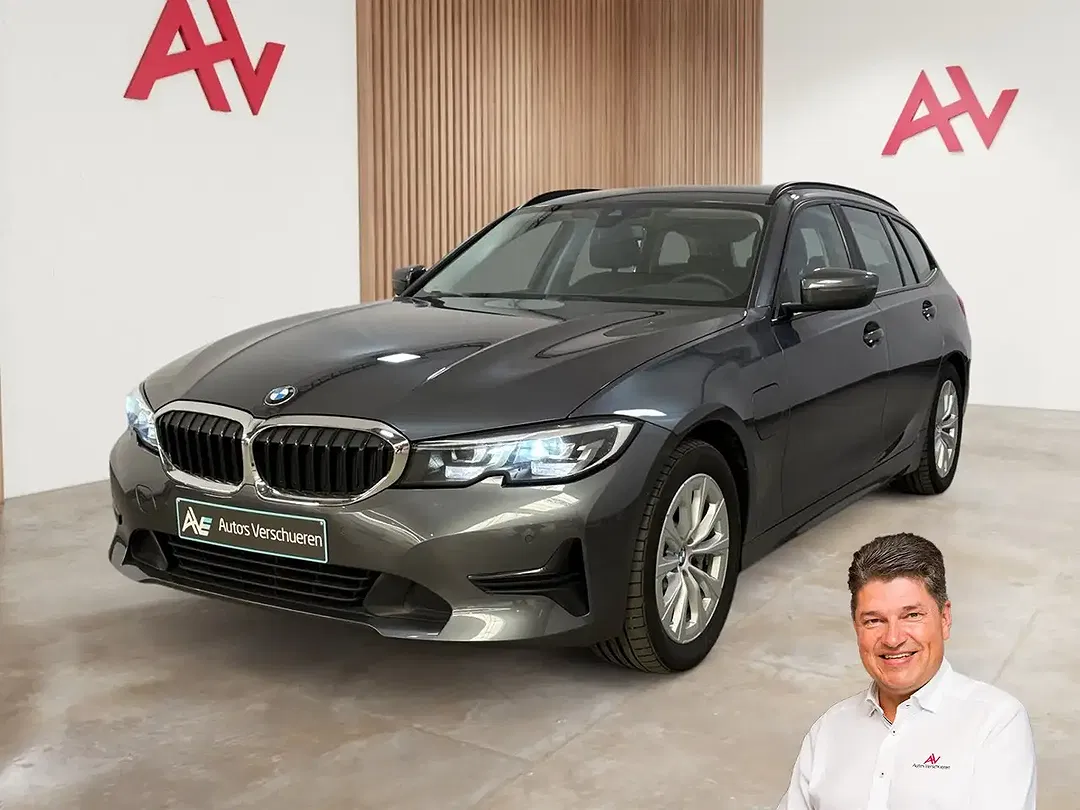 BMW 330 - Thumbnail 1