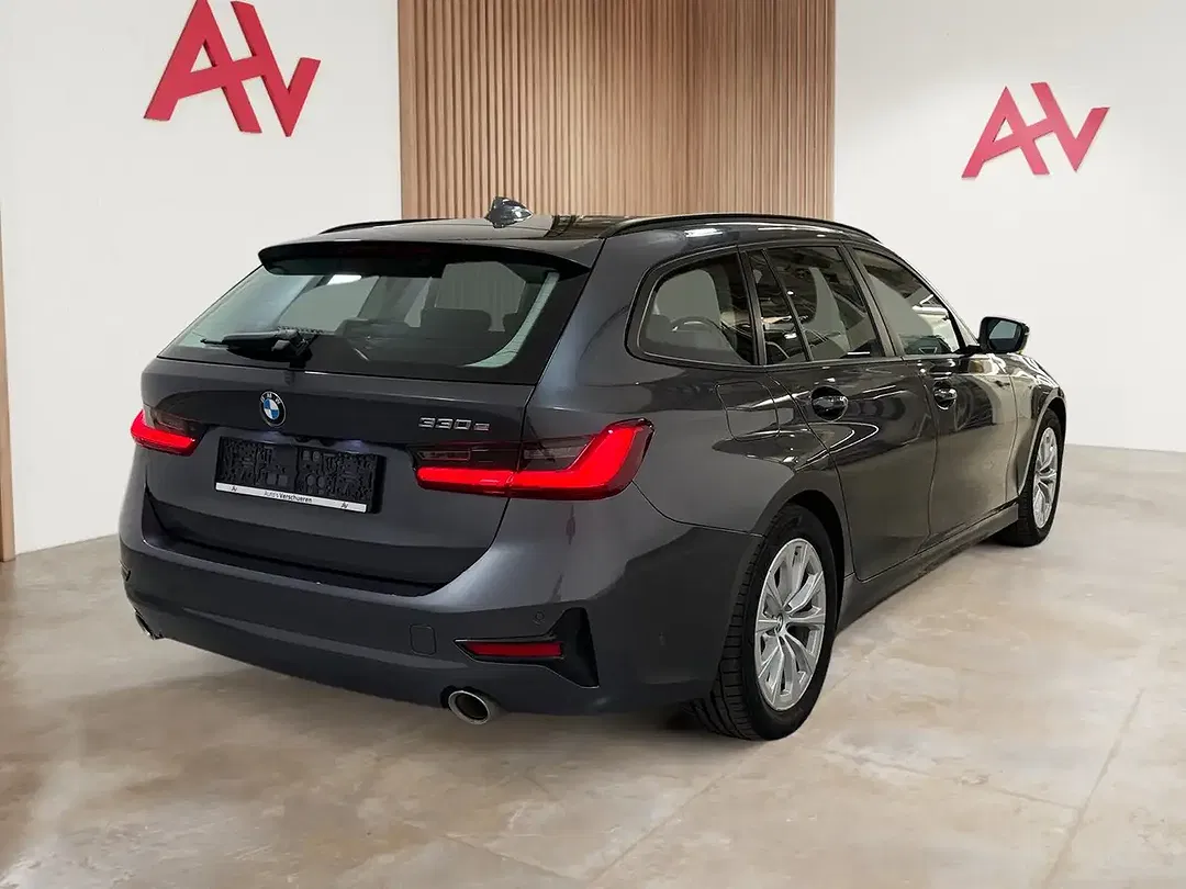BMW 330 - Thumbnail 6