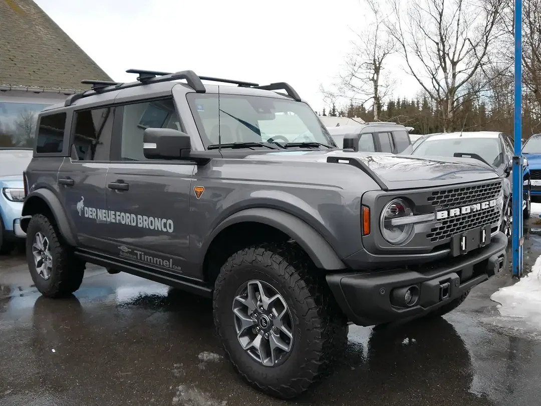 Ford Bronco - Thumbnail 5