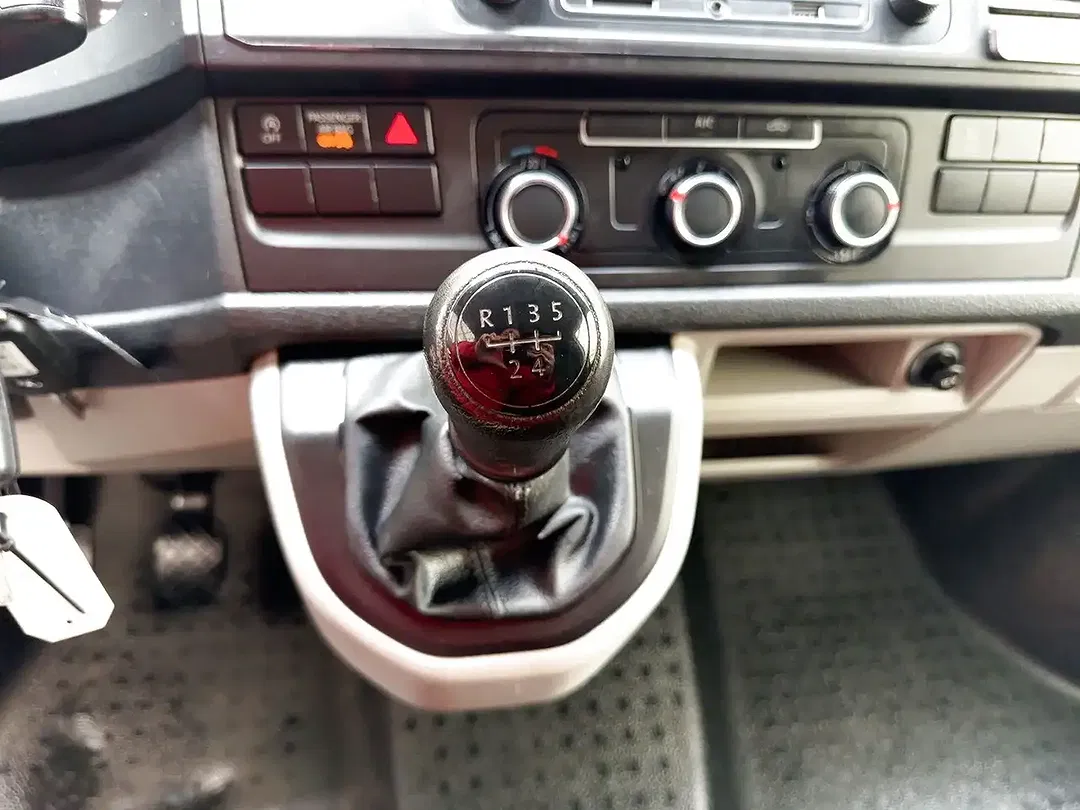 Volkswagen Transporter - Thumbnail 13