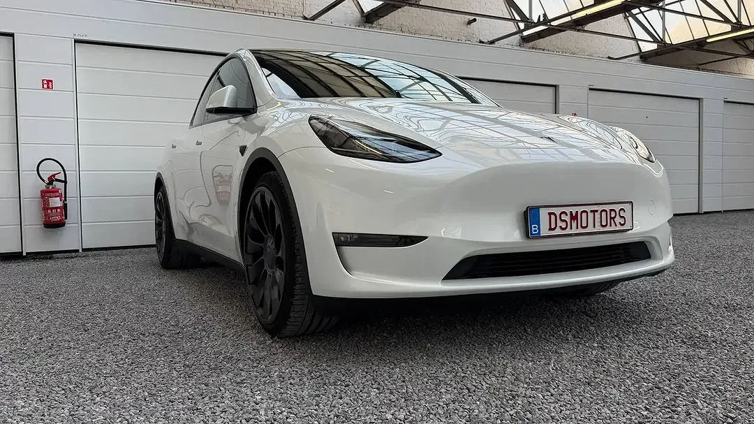 Tesla Model Y - Thumbnail 10