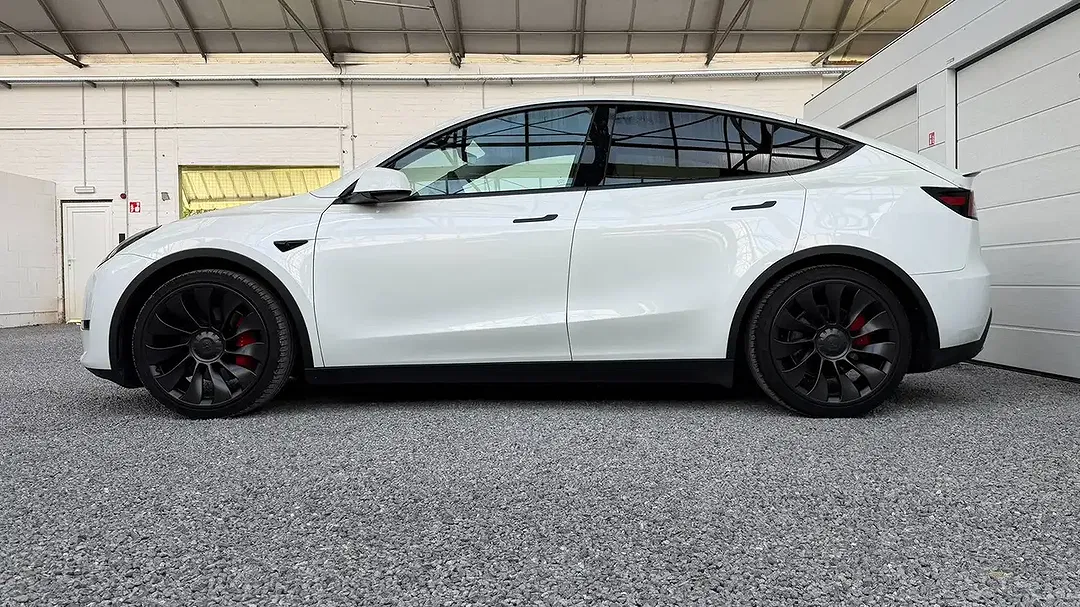 Tesla Model Y - Thumbnail 7