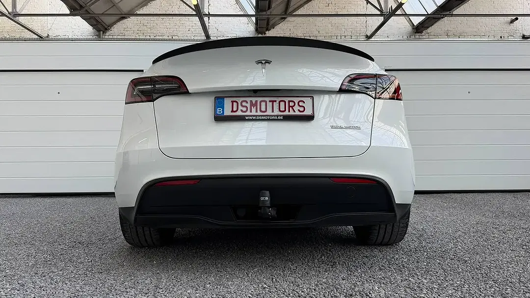 Tesla Model Y - Thumbnail 9