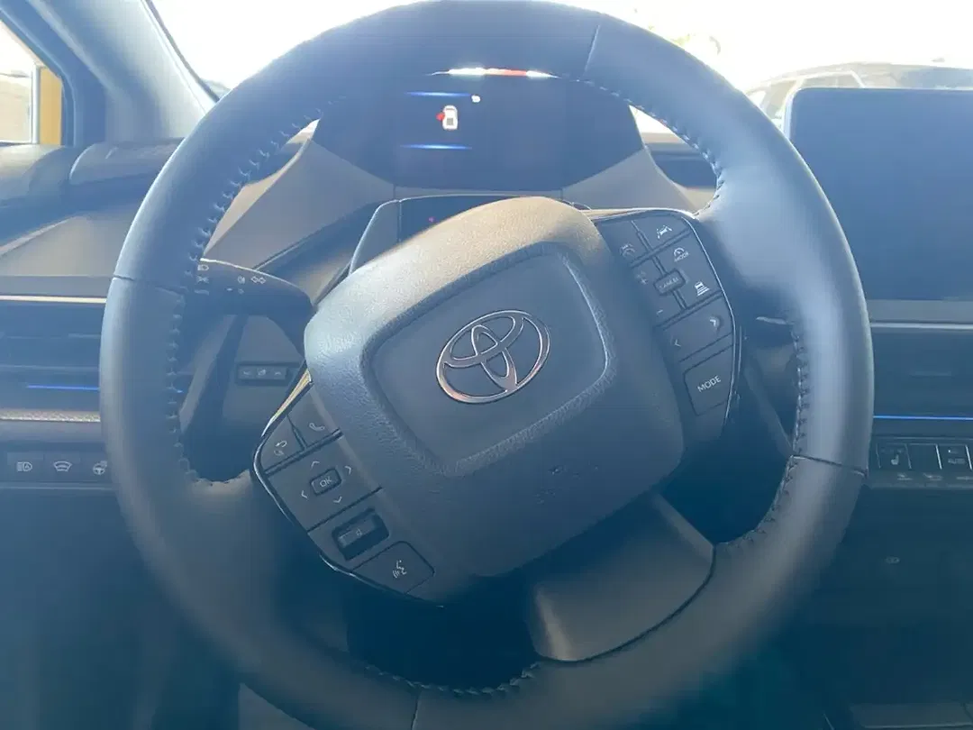 Toyota Prius - Thumbnail 11