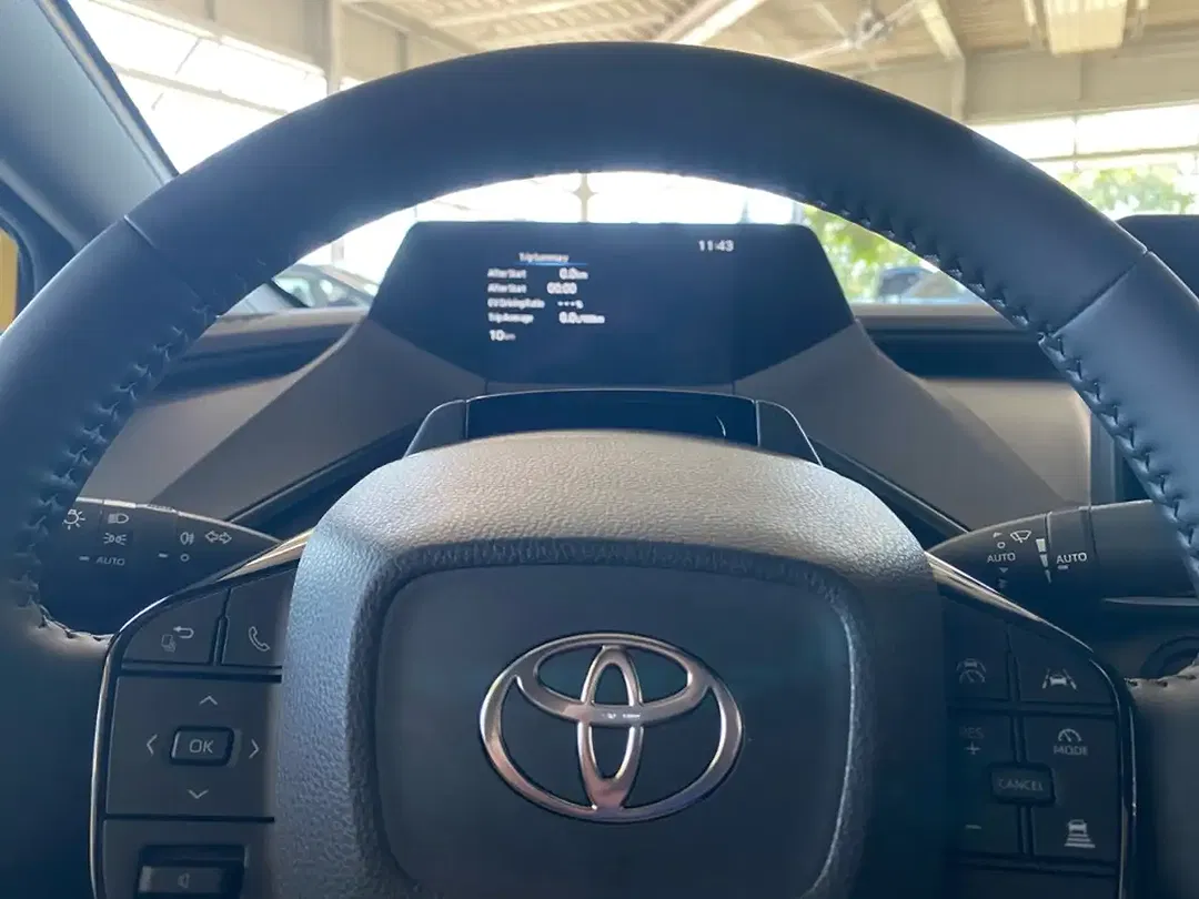 Toyota Prius - Thumbnail 12