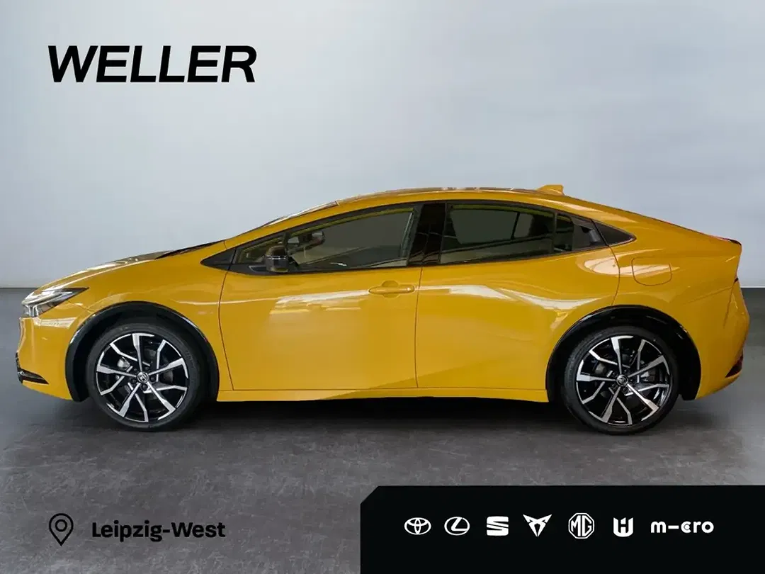 Toyota Prius - Thumbnail 4