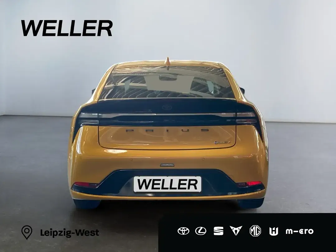 Toyota Prius - Thumbnail 5