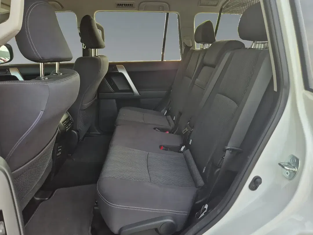 Toyota Land Cruiser - Thumbnail 4