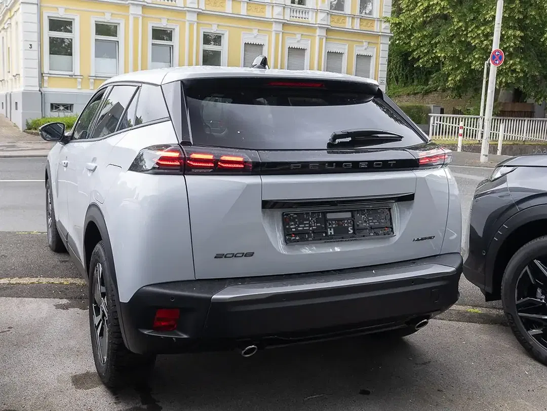 Peugeot 2008 - Thumbnail 3