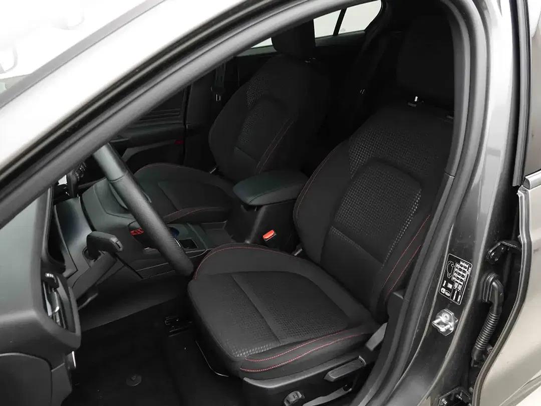 Ford Focus - Thumbnail 7