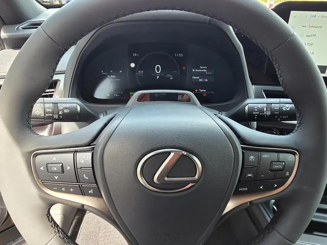Lexus UX 300h - Thumbnail 9