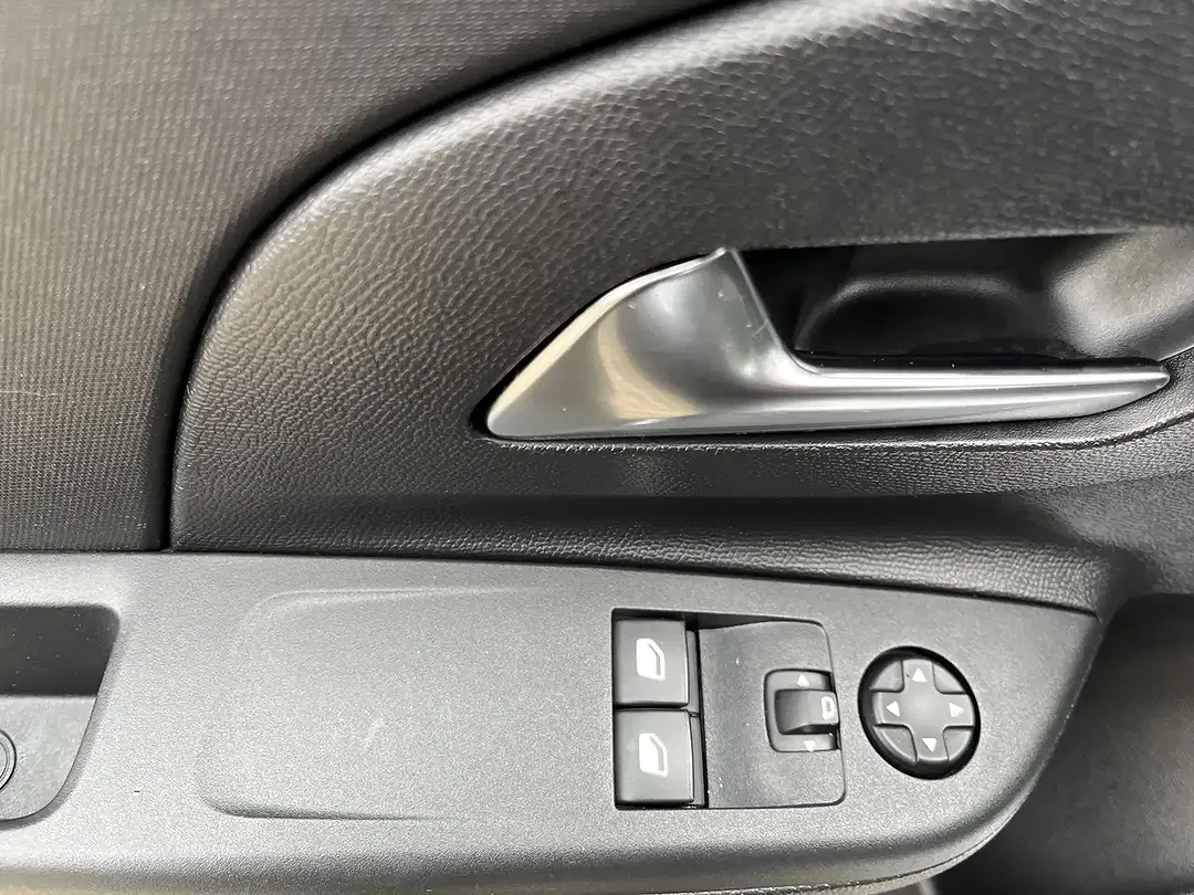 Opel Corsa - Thumbnail 11