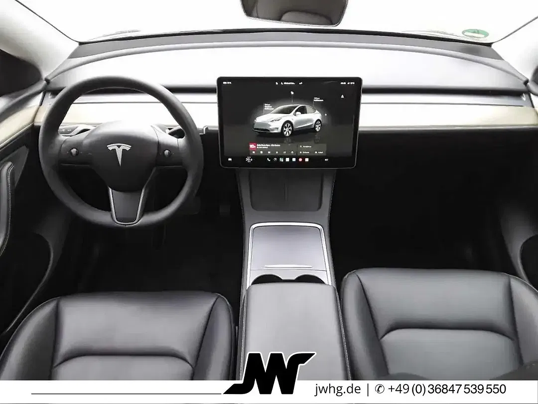Tesla Model Y - Thumbnail 7