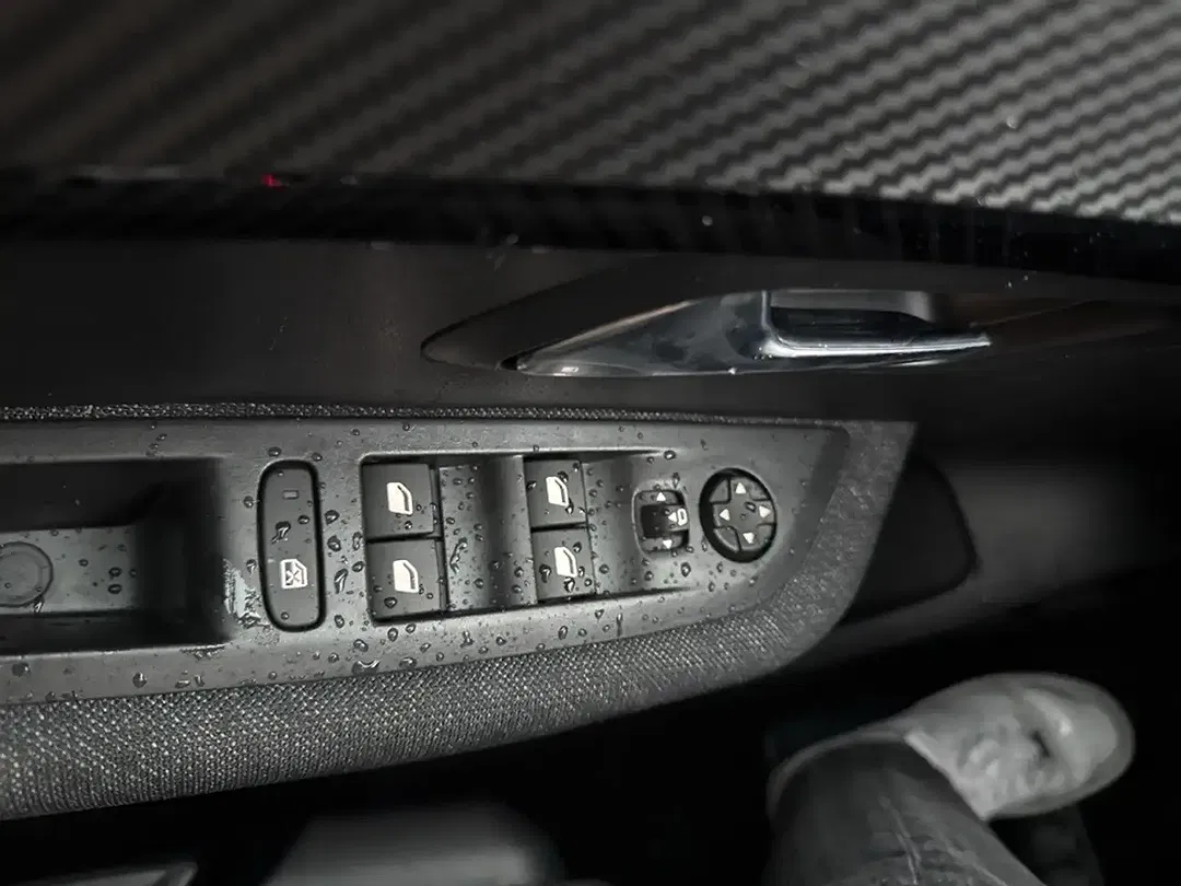 Peugeot 208 - Thumbnail 13