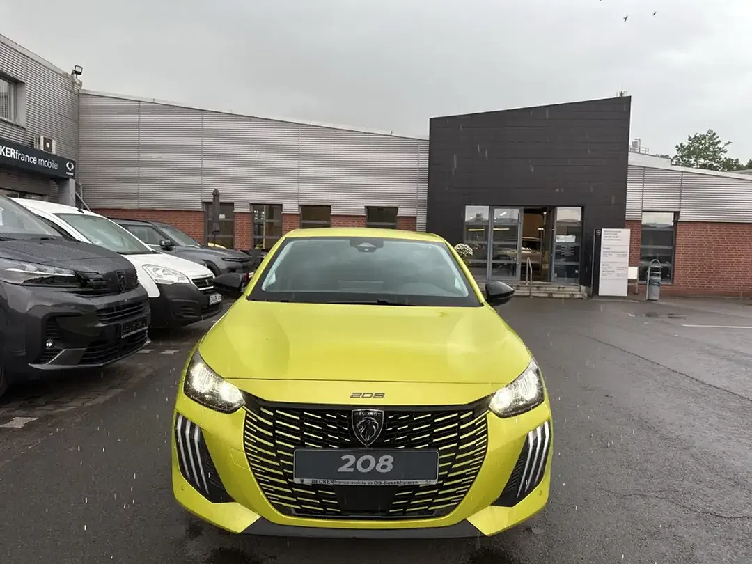 Peugeot 208 - Thumbnail 2