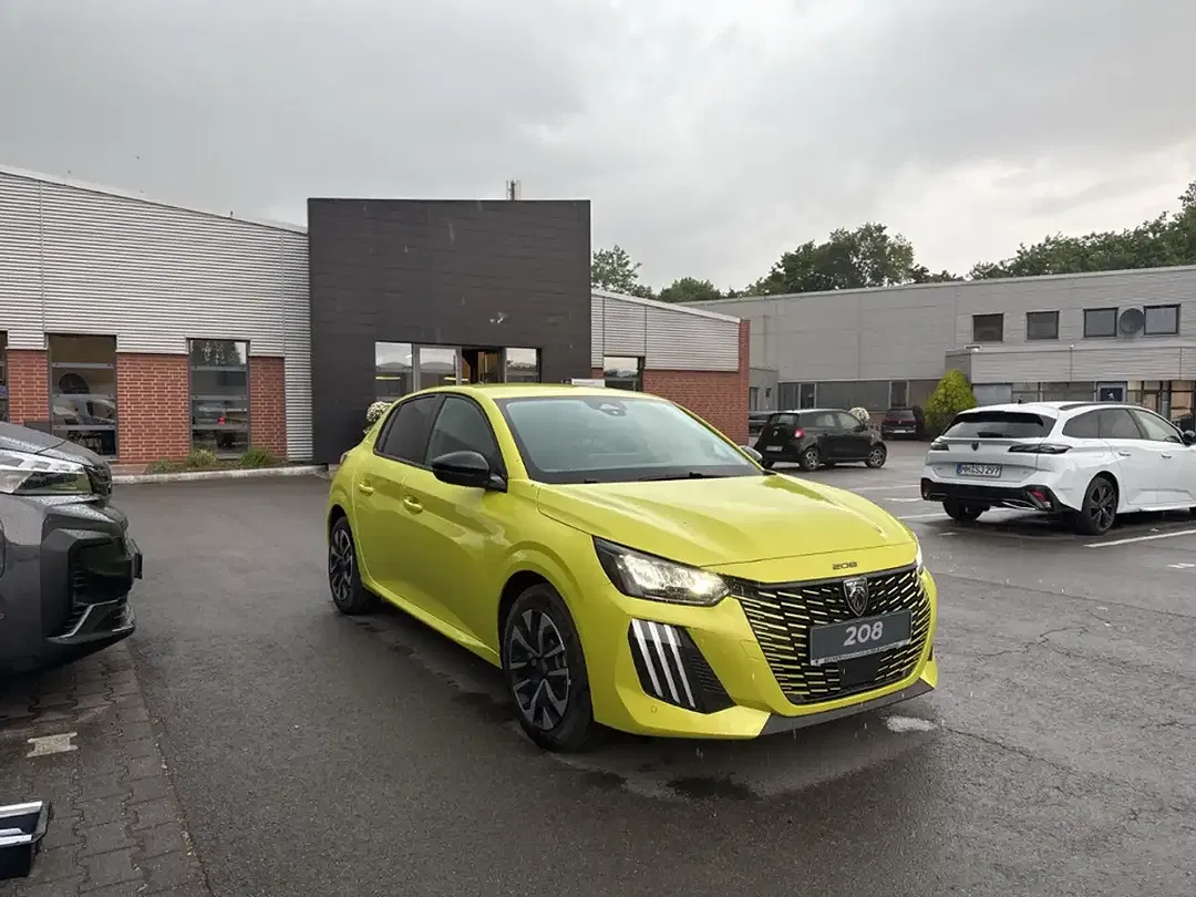 Peugeot 208 - Thumbnail 3