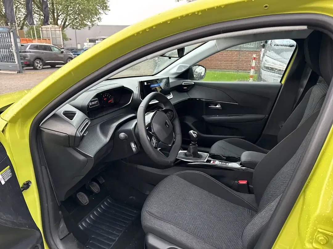 Peugeot 208 - Thumbnail 9