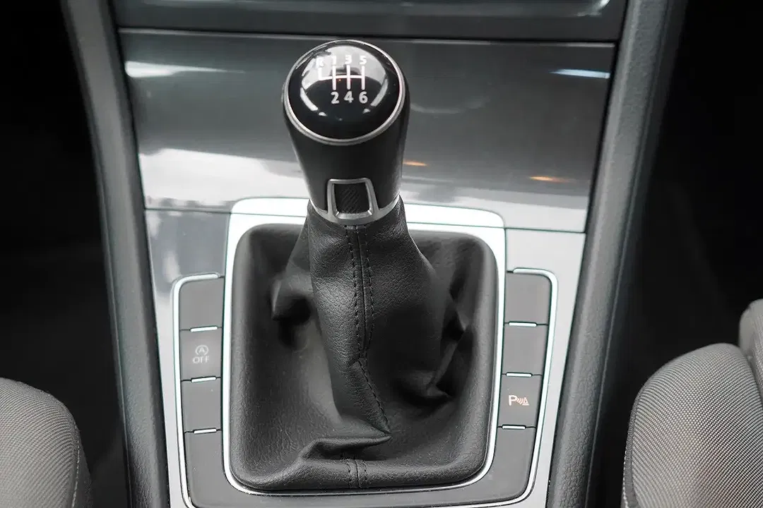 Volkswagen Golf - Thumbnail 13