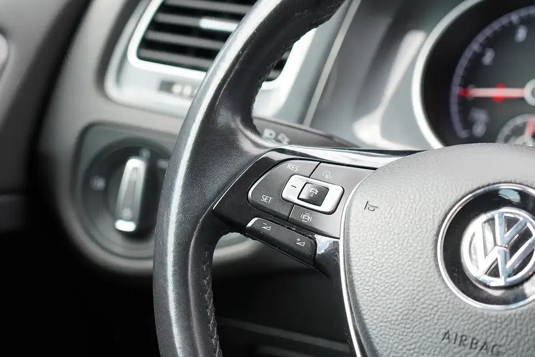 Volkswagen Golf - Thumbnail 15
