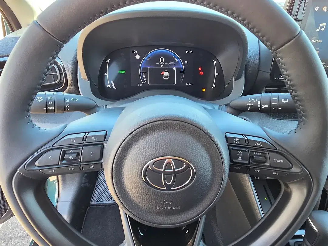 Toyota Yaris - Thumbnail 11