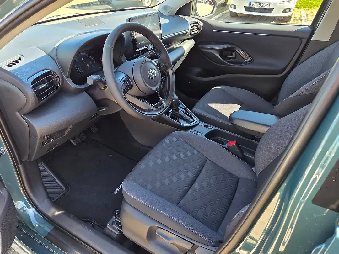 Toyota Yaris - Thumbnail 6