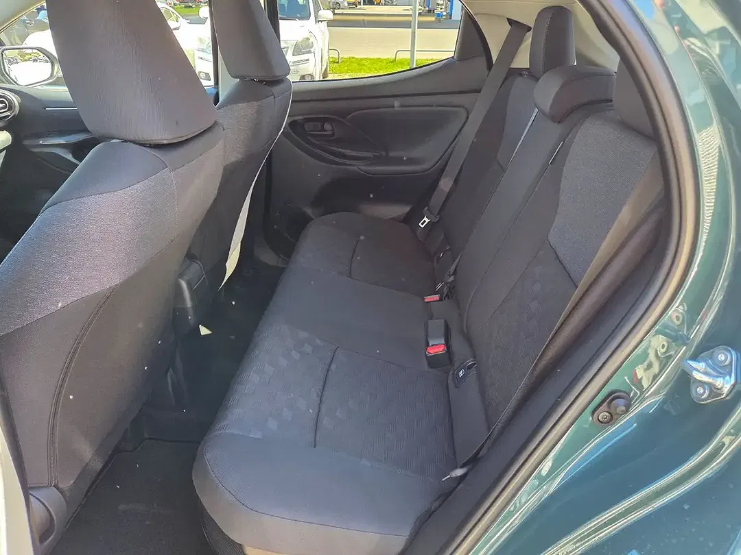 Toyota Yaris - Thumbnail 8