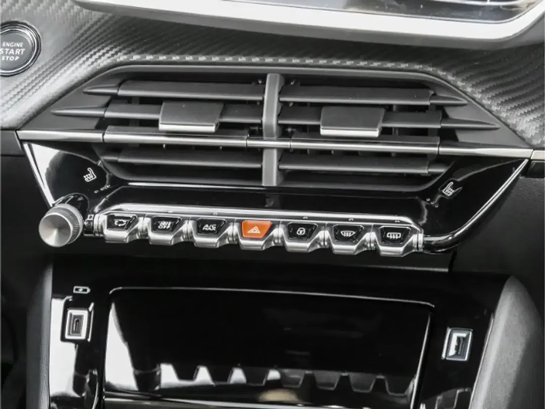 Peugeot 208 - Thumbnail 11