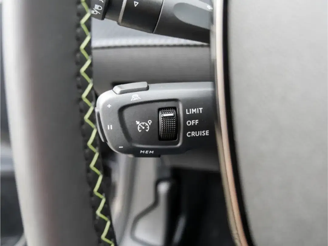 Peugeot 208 - Thumbnail 14