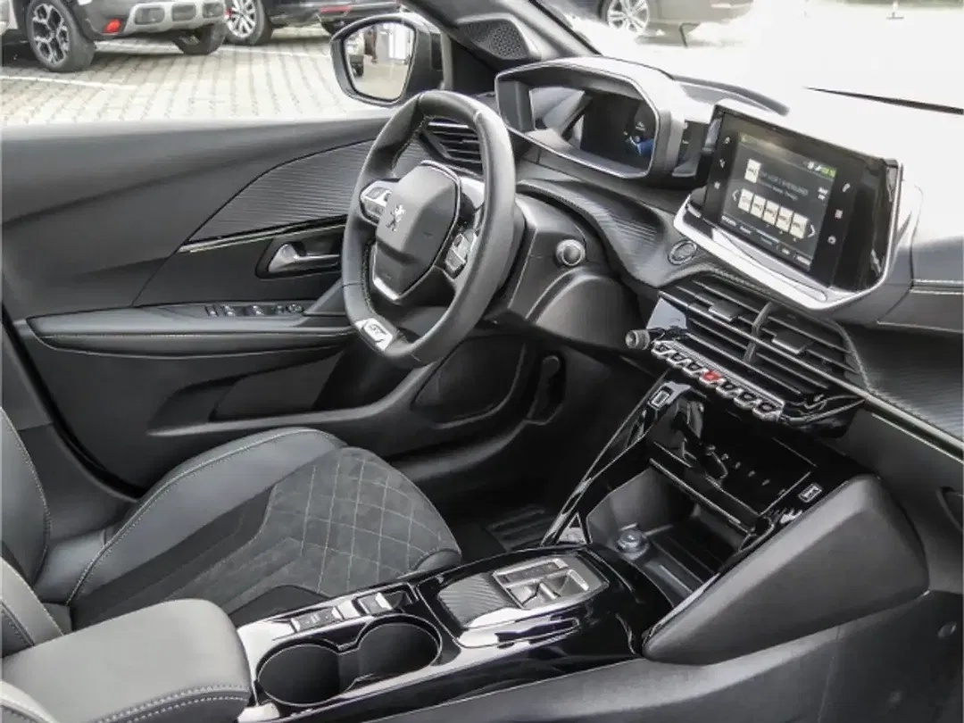 Peugeot 208 - Thumbnail 3