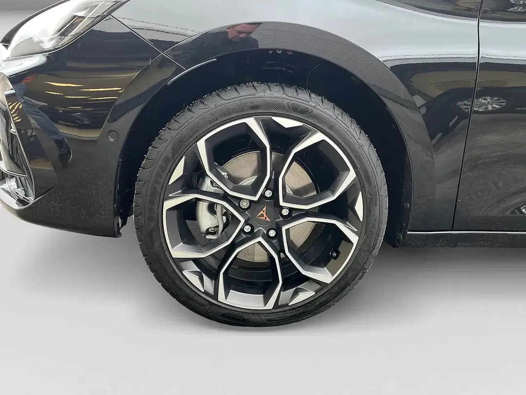 CUPRA Leon - Thumbnail 4