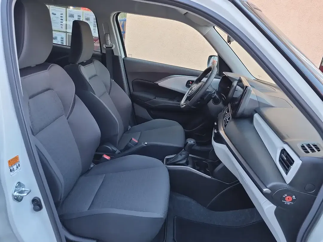 Suzuki Swift - Thumbnail 11