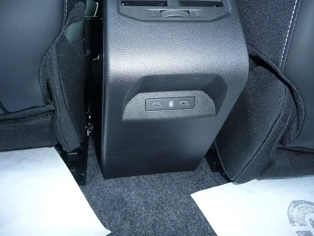 Mitsubishi Eclipse Cross - Thumbnail 12