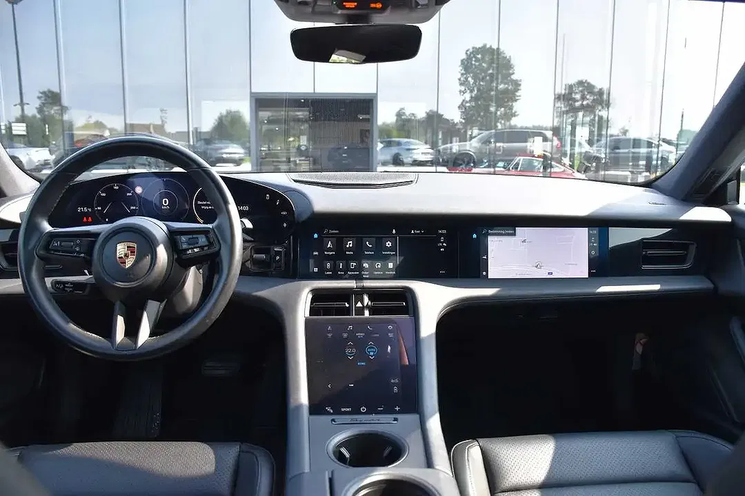 Porsche Taycan - Thumbnail 14