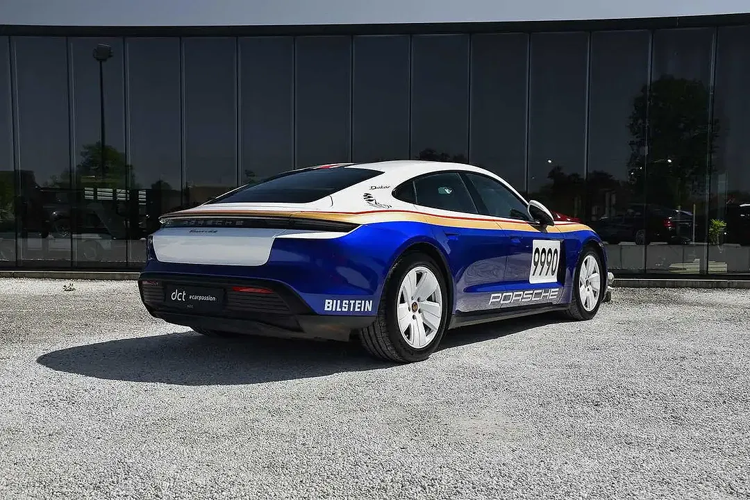 Porsche Taycan - Thumbnail 4