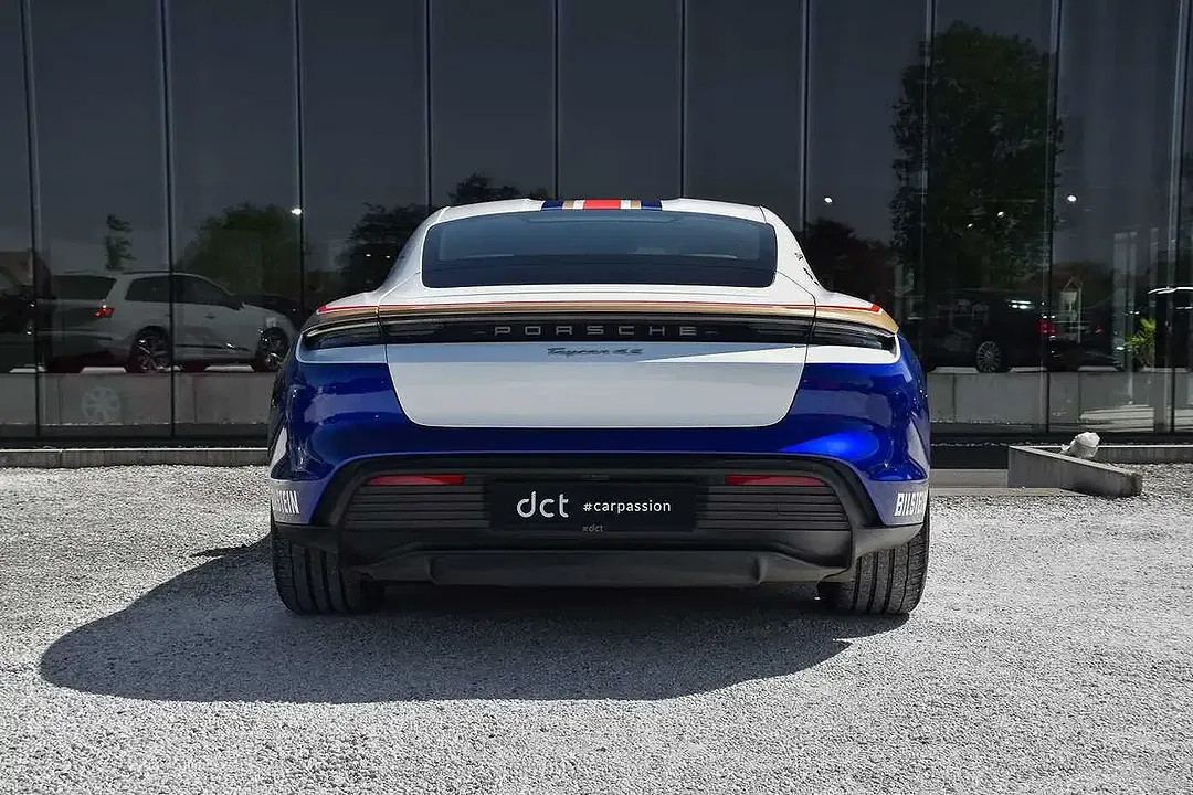 Porsche Taycan - Thumbnail 5
