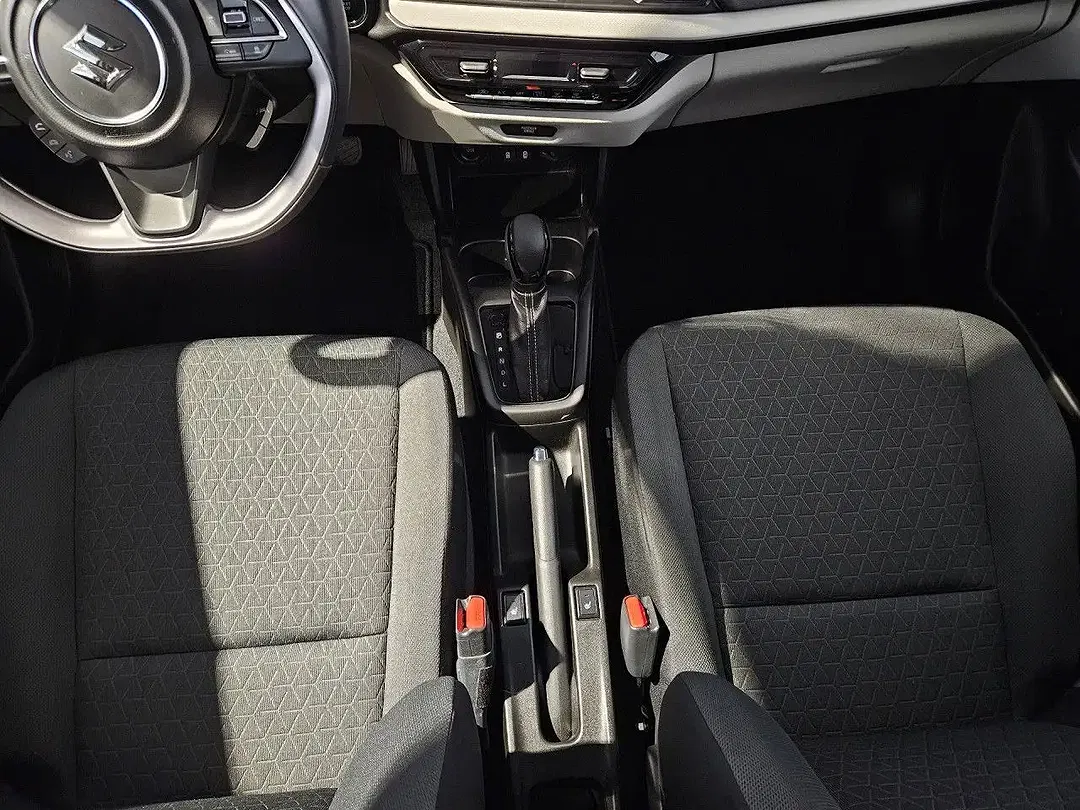 Suzuki Swift - Thumbnail 11