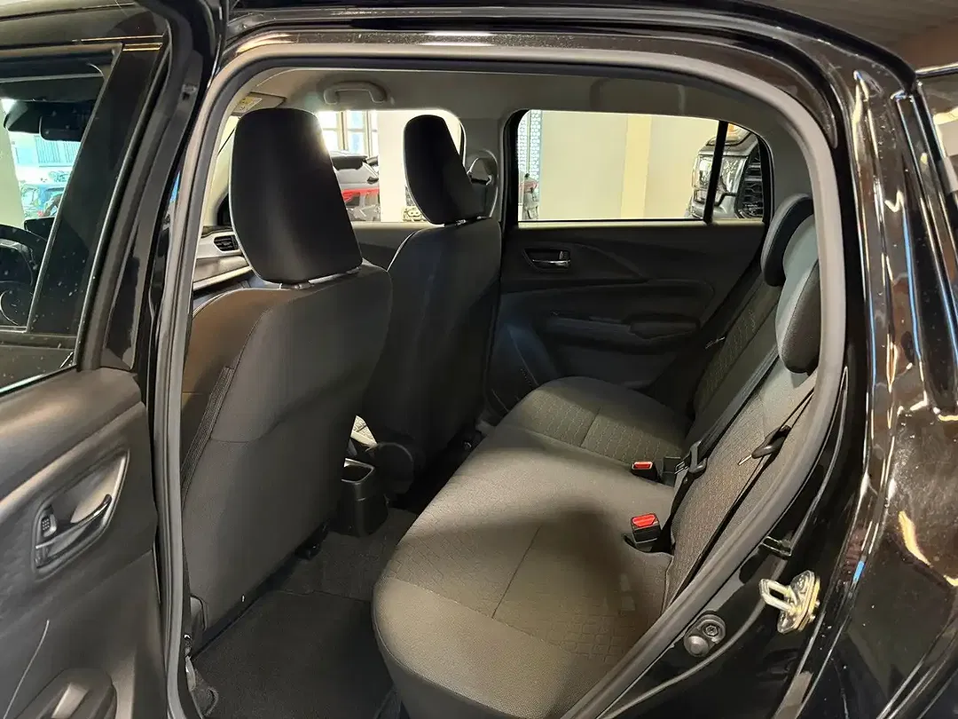 Suzuki Swift - Thumbnail 10