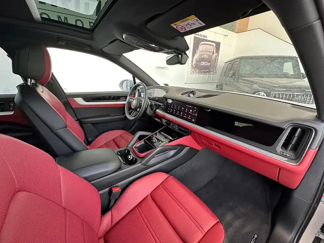 Porsche Cayenne - Thumbnail 2