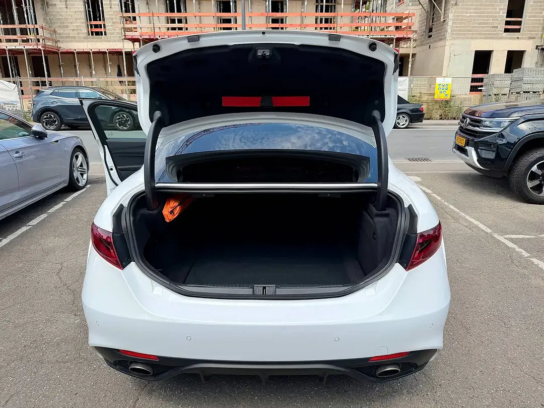 Alfa Romeo Giulia - Thumbnail 11