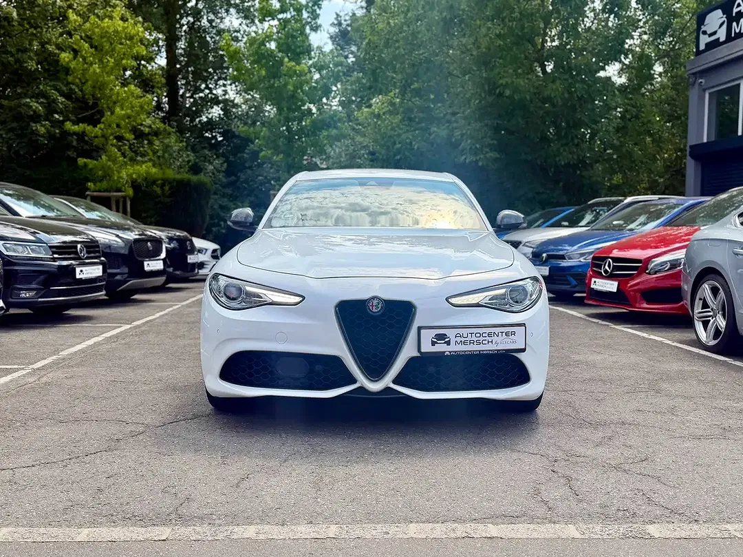 Alfa Romeo Giulia - Thumbnail 2