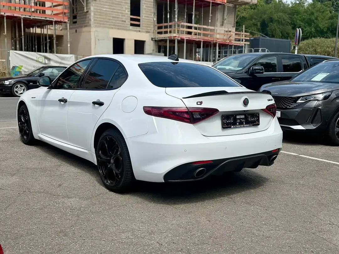 Alfa Romeo Giulia - Thumbnail 4