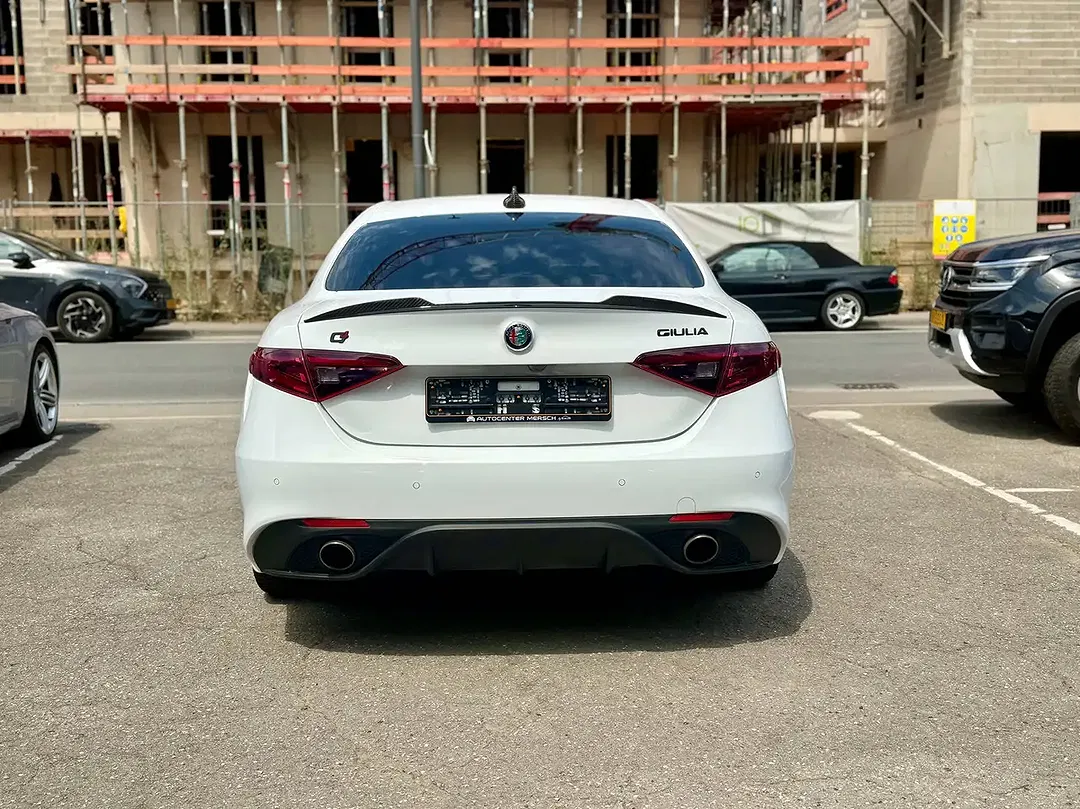 Alfa Romeo Giulia - Thumbnail 5